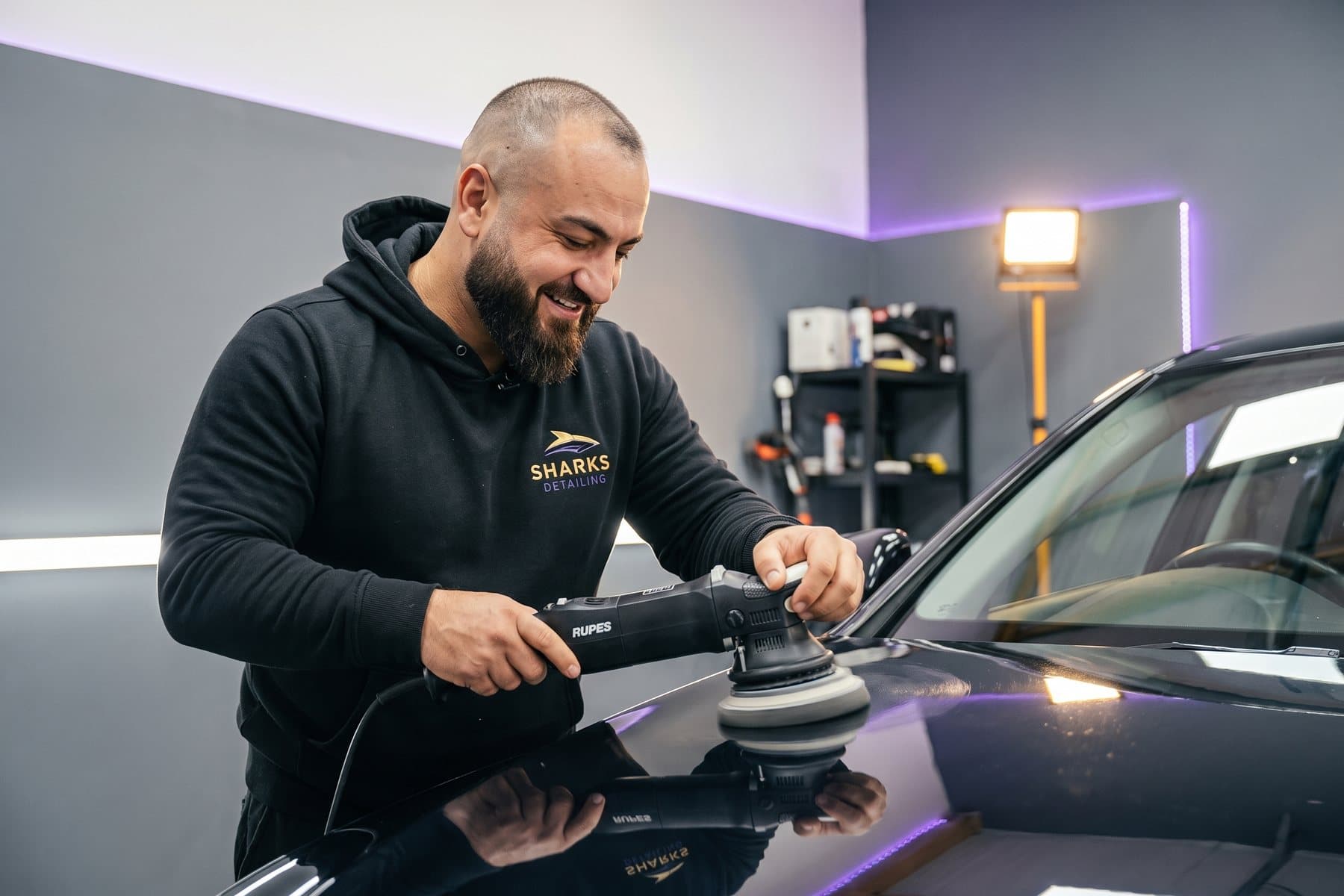 Maschinelle Lackpolitur bei Sharks Detailing